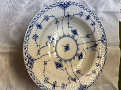 Porcelæn, Dyb tallerken  21 cm, Royal copenhagen musselmalet, Har 4 stk 
1 sortering 
Rigtig fin sta