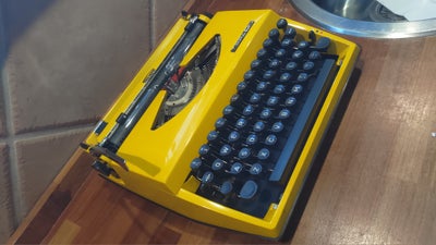 Skrivemaskine, Skrivemaskine 70'er, Sælger denne super flotte skrivemaskine. 
Det er en triumph tipp