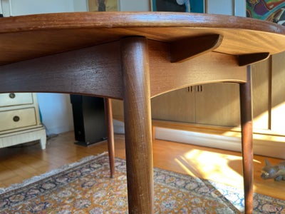 Spisebord, teaktræ, Dansk design, b: 120 l: 178, Bordpladen trænger til rengøring, slib og nyt olie.