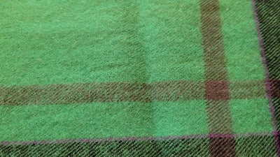 Tørklæde, Halstørklæde ULD, str. 30 x 126,  grøn,  uld,  God men brugt, 917
Ternet halstørklæde i re
