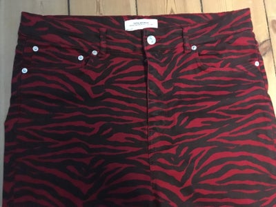 Jeans, Zara, str. 44,  Rød og sort (zebra),  Næsten som ny, Et par virkelig lækre og velsiddende høj