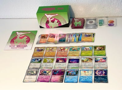 Samlekort, Pokemon pakke:
70 Pokemon kort
18 holo/reverse kort (glimmer kort)
65 sleves til beskytte