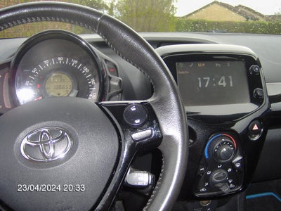 Toyota Aygo, 1,0 VVT-i x-play, Benzin, 2015, km 136000, blå, aircondition, ABS, airbag, 5-dørs, cent