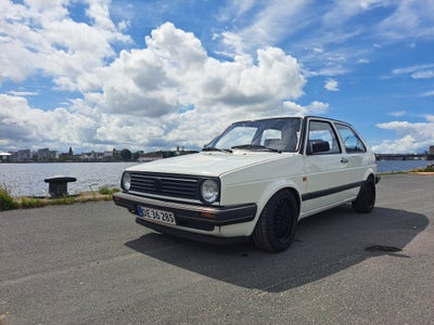 VW Golf II, 1,6 CL, Benzin, aut. 1989, km 129000, hvid, 3-dørs, servostyring, OBS! Den holder i this