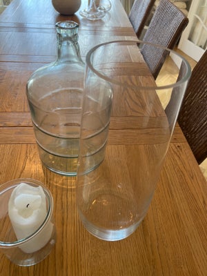Glasvase, Vase (75 cm.), tiliters glasflaske og glaskrukke.
