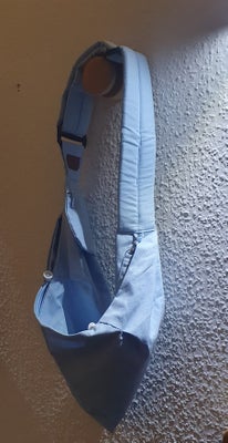 Hundetaske, Ollipet bæretaske i en flot lyseblå farve, Se den her:
https://cotonshoppen.dk/hundetask