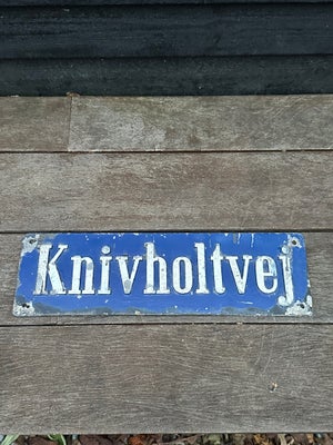 Skilte, Vejskilt, Fint vejskilt med hævede bogstaver 

44 x 13 

Knivholtvej - vintage - gadeskilt -