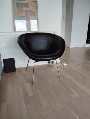Arne Jacobsen, 3318, Lænestol, Sælger denne smukke Arne Jacobsen Gryden i sort læder, produceret af 