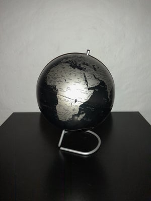 Globus, Din globus i sort og sølv farve.