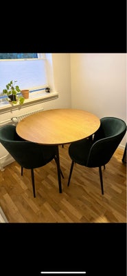 Spisebord m/stole, Spidebord: Diameter: 105 cm, Højde: 75 cm

Stole: Bredde: 58 cm, Højde: 82 cm, Dy