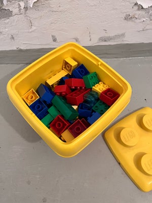 Lego Duplo, 4082, Rigtig gammel gul spand stået i flyttekasse i kælderen med Lego dublo 4082 med ind