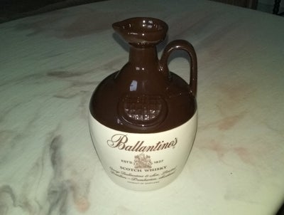 Keramik, Whisky dunk, Ballantine's Scotch Whiskey krukke uden indhold.
Højde 19 cm. største diameter