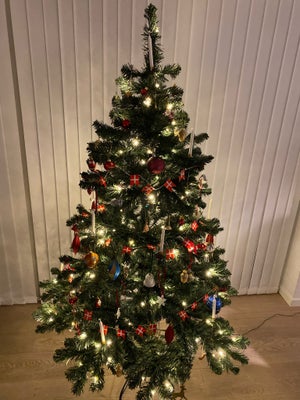 Kunstigt juletræ, Flot kunstigt juletræ som nyt. Kun brugt 1 gang.

Højde ca.180 cm.

Med lyskæde på