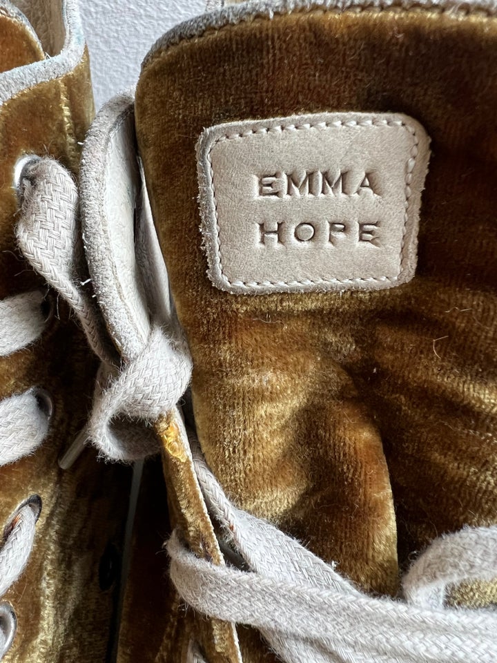 Sneakers, str. 39, Emma Hope