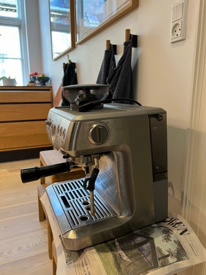 Kaffemaskine , Sage, Barista Express

Maskinen virker men er utæt. Rent vand løber ud ved produktion