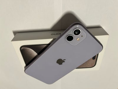 iPhone 11, 128 GB, Små pletter på det ene kamera. Derfor lav pris, sælges om defekt. Kamera nummer t