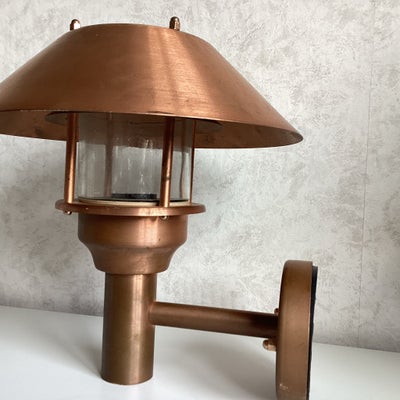 Væglampe, Lampen er fundet ved oprydning i sommerhus,
og har aldrig været sat op
Har lidt patina til