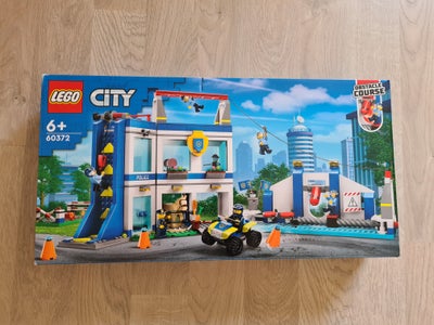 Lego City, 60372, Ny æske. Dog har æsken været åbnet, men poserne indeni er intakte. Æske har lille 