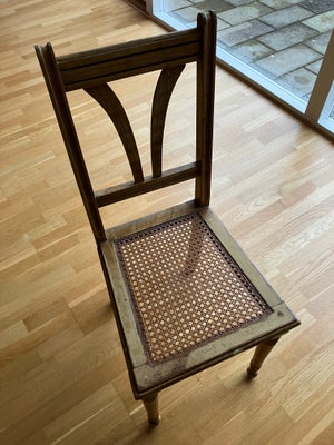 Spisebordsstol, fyrretræ, almuestol, siddehøjde 47 cm., der er to stk. Begge har været brugt dagligt