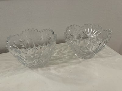 Glas, Skål, Krystal, 2 krystal skåle. 17 cm i diameter og 11 cm høje. Pr stk. 45 kr