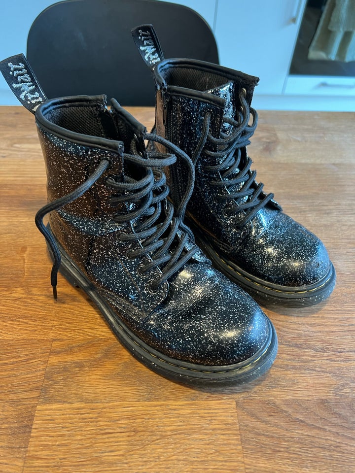 Dr martens str on sale 33