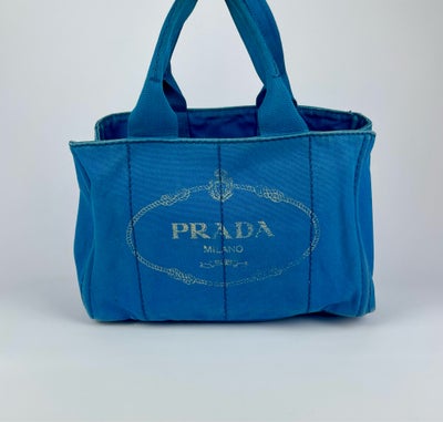 Shopper, Prada, denim, Prada Canapa Blå

 Beskrivelse:

 Ikonisk og eftertragtet taske i blå canvas.