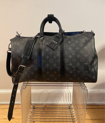 Dufflebag, Louis Vuitton, Louis Vuitton Monogram Eclipse Bandouliere 45

Fremstår i fantstisk stand,