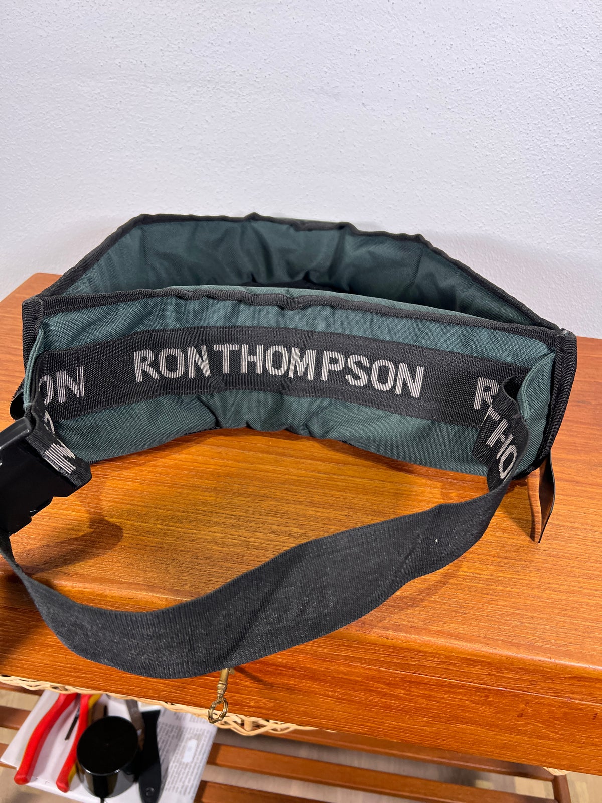 Fisketaske, Ron Thompson
