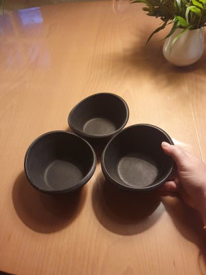Tilbehør, Copco støbejern skåle, Jeg sælger disse 3 skåle af støbejern af mærket Copco.
De kan bruge