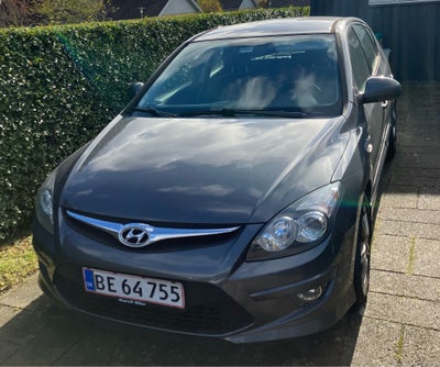 Hyundai i30, 1,6 CRDi 90 Comfort Eco, Diesel, 2011, km 218000, grå, træk, nysynet, aircondition, ABS