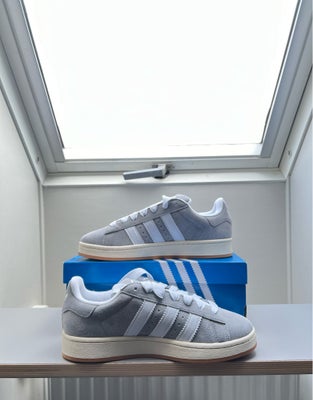 Sneakers, Adidas, str. 42,  Grey/White,  Ubrugt, Adidas Campus 00s “Grey White”
Størrelse 42
Stand. 