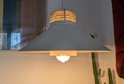 Pendel, Hans Schmidt, Hans schmidt model 890 ceiling lamp
Danish design, 1970's
Off white
Nice cosy 