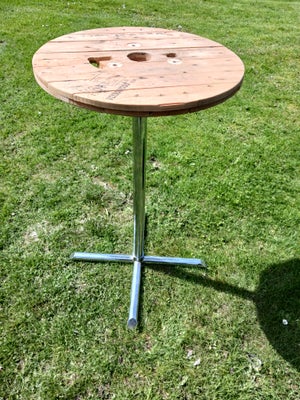 Cafébord, Fint cafebord  med ubehandlet  træ kabeltromle stellet er rustfrit stål og foden er meget 