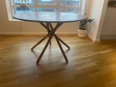 Spisebord, Beton og egetræ, HECTOR, b: 120, Eksklusivt spisebord 
HECTOR fra Eberhart

Bordplade:bet