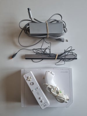 Nintendo Wii, 001, God, Fin billig wii. Batterideksel mangler på kontroleren. Rayman følger med. For