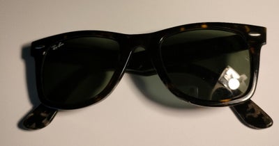 Solbriller unisex, Ray Ban, Wayfarer, original.
Made in Italy.
I pæn stand, med lidt brugsspor bla m