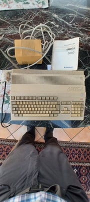 Amiga 500 samt joysticks
