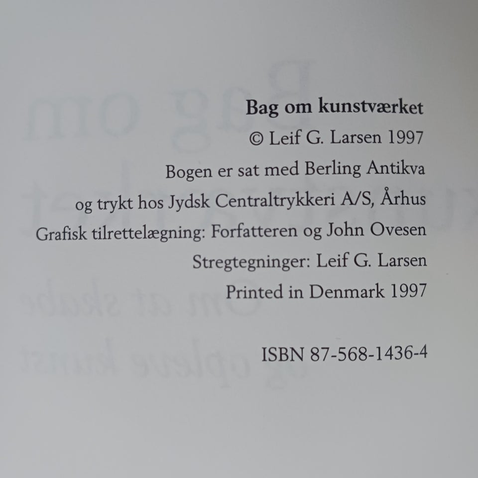 Bag om kunstværket, Larsen, Leif G.