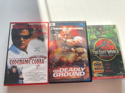 Action, Diverse VHS, Diverse VHS
Jurassic park med mug plet
On deadly Ground
Codename Cobra med mug 