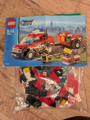 Lego City, Brandbil, Brandbil med trailer og benzinstander

Alle delene er der.
Klodserne er i rigti