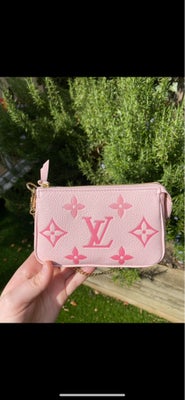 Anden håndtaske, Louis Vuitton, læder, Super smuk mini pochette fra Louis Vuitton sælges. Den er hel