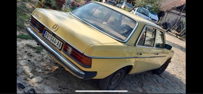 Mercedes 200, Diesel, 1978, km 465000, gul, 4-dørs, uden afgift, Veteran. Mercedes w123 200D 
Den st