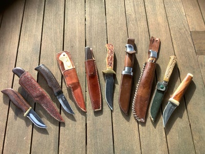 Andre samleobjekter, Jagtkniv, En samling på 10 jagtkniv ifølge billede. - 6 stk. med skede 4 stk ud