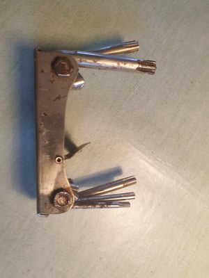 Andet håndværktøj, Saltus e-torx sæt, Saltus sæt af nøgler gående fra 12, 10, 8, 6 og 5 mm.
Der er s