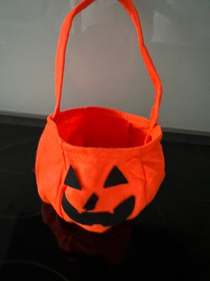Halloween, Halloween bordløber 35*180 cm - (enten sort eller orange)
Halloween servietter (20stk) 
H