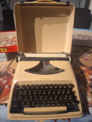 Skrivemaskine, Remington, Hej, jeg har en gammel Remington skrivemaskine.  fungerer som det skal.  F