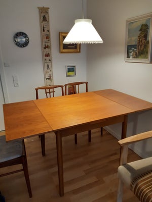 Spisebord, Teaktræ, b: 80 l: 145, Velholdt spisebord i teaktræ. 80 x 80 cm når plader ikke er trukke