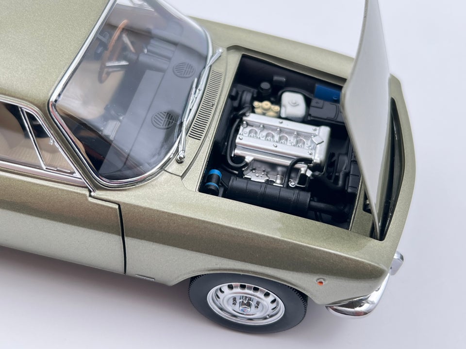 Modelbil, 1973 Alfa Romeo 2000 GTV, skala 1:18