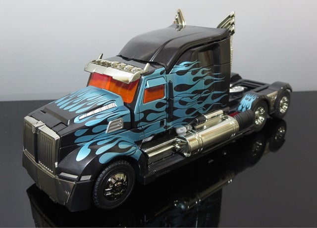 Transformers Dark Knight Optimus Prime , Takara/ Hasboro,…