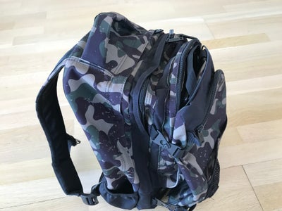 Skoletaske, Jeva, Flot rygsæk, supreme green cam.
Inkl. gymnastiktaske som klikkes uden på tasken.
S